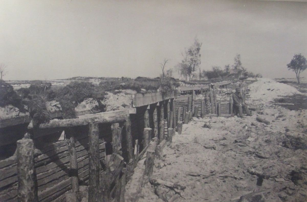 Okopy w rejonie wsi Słowiki w 1914 roku.