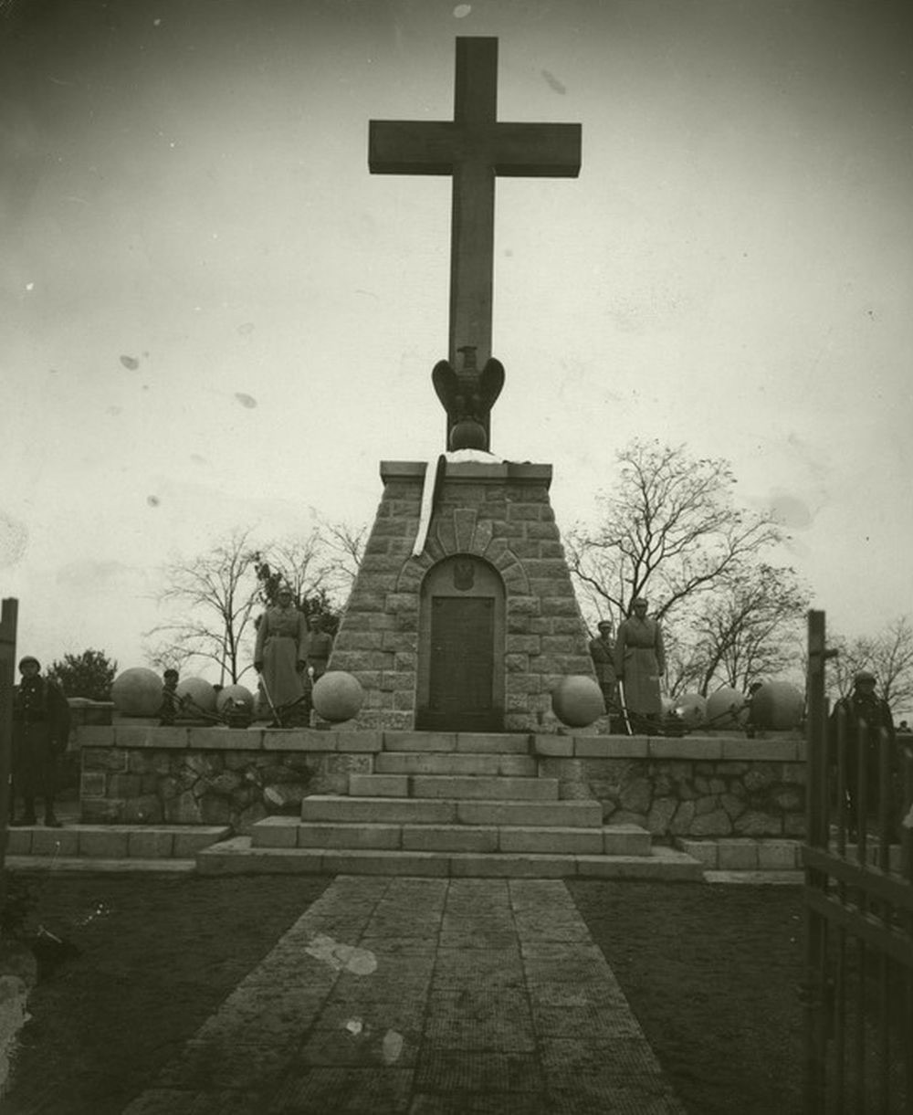 Pomnik – mauzoleum w Żytkowicach w 1936 roku.