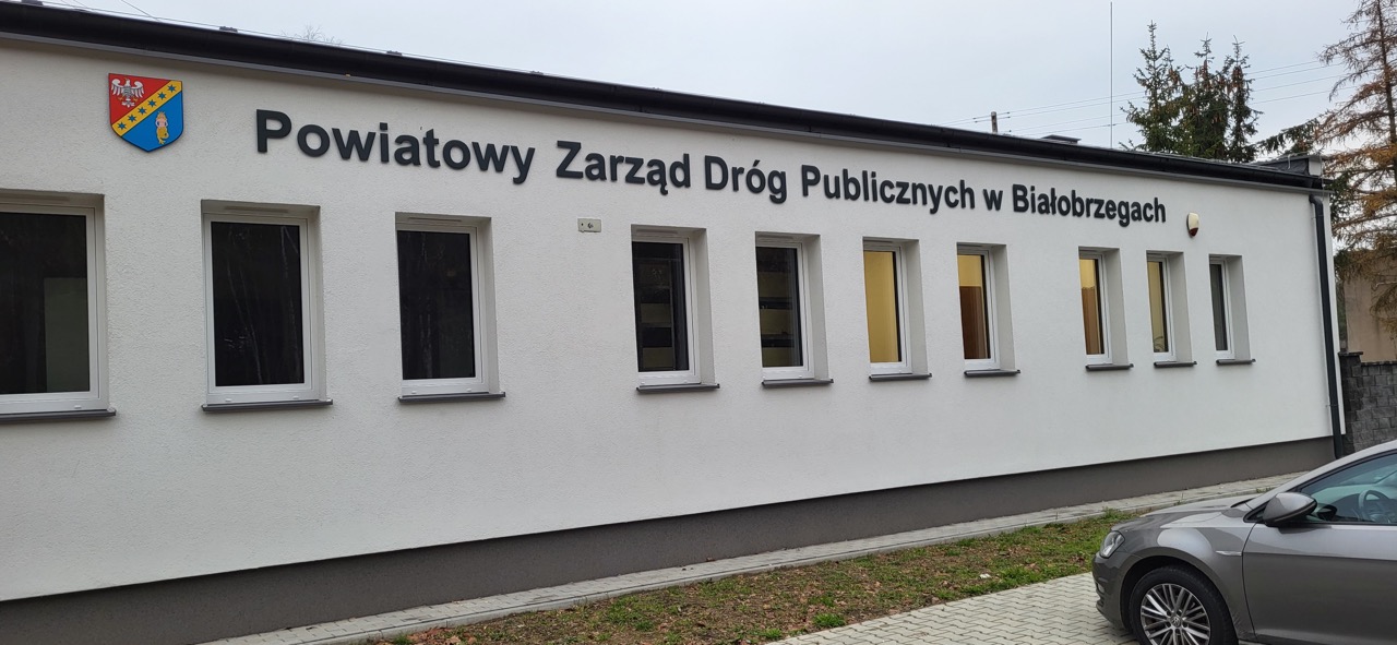 Przebudowany budynek Powiatowego Zarządu Dróg w Białobrzegach.
