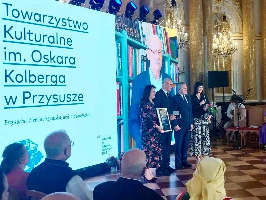 Towarzystwo Kulturalne im. Oskara Kolberga w Przysusze odebrało nagrodę im. Oskara Kolberga „Za zasługi dla kultury ludowej”.