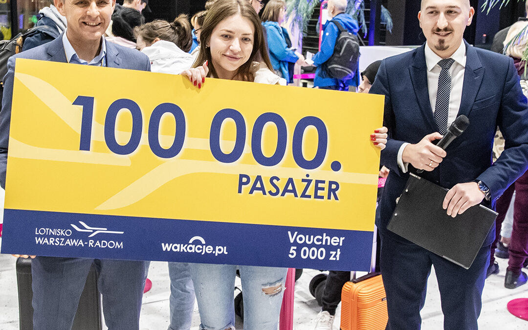 100 tysięcy pasażerów z lotniska w Radomiu