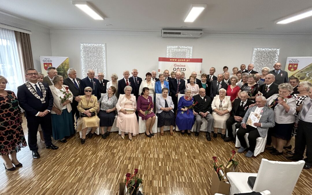 To jest dopiero miłość! 27 par małżeńskich w gminie Gózd odznaczone medalem za długoletnie pożycie