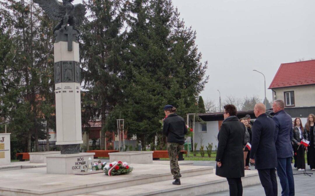 W Iłży oraz w Pionkach uczniowie lokalnych szkół godnie upamiętnili Narodowe Święto Niepodległości